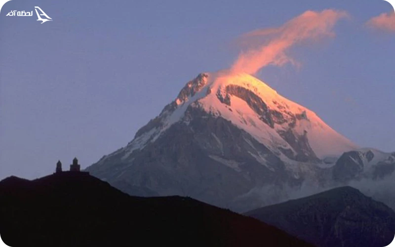 کوه قازبگی؛ یکی از بلندترین و دیدنی‌ترین جاذبه‌های گرجستان